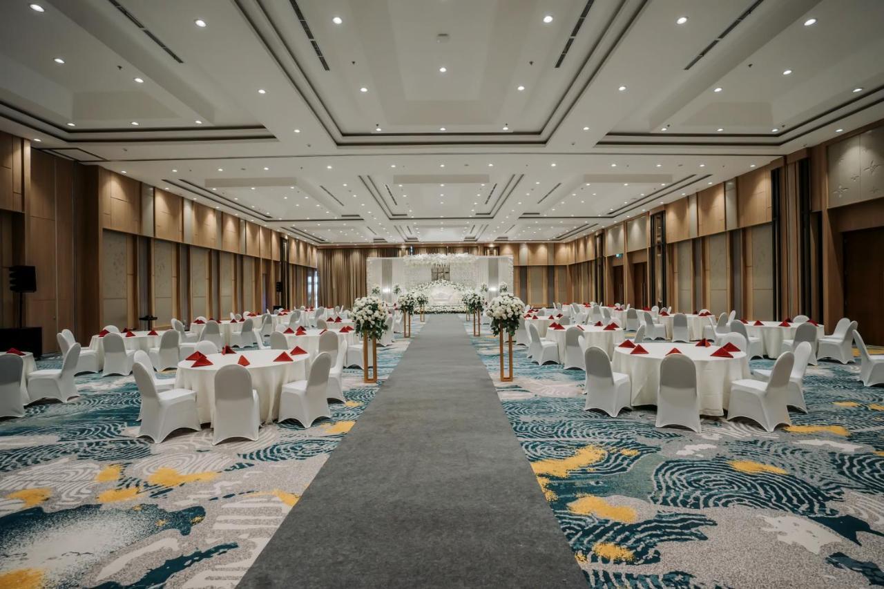 Luwansa Hotel&Convention Center Manado Buitenkant foto