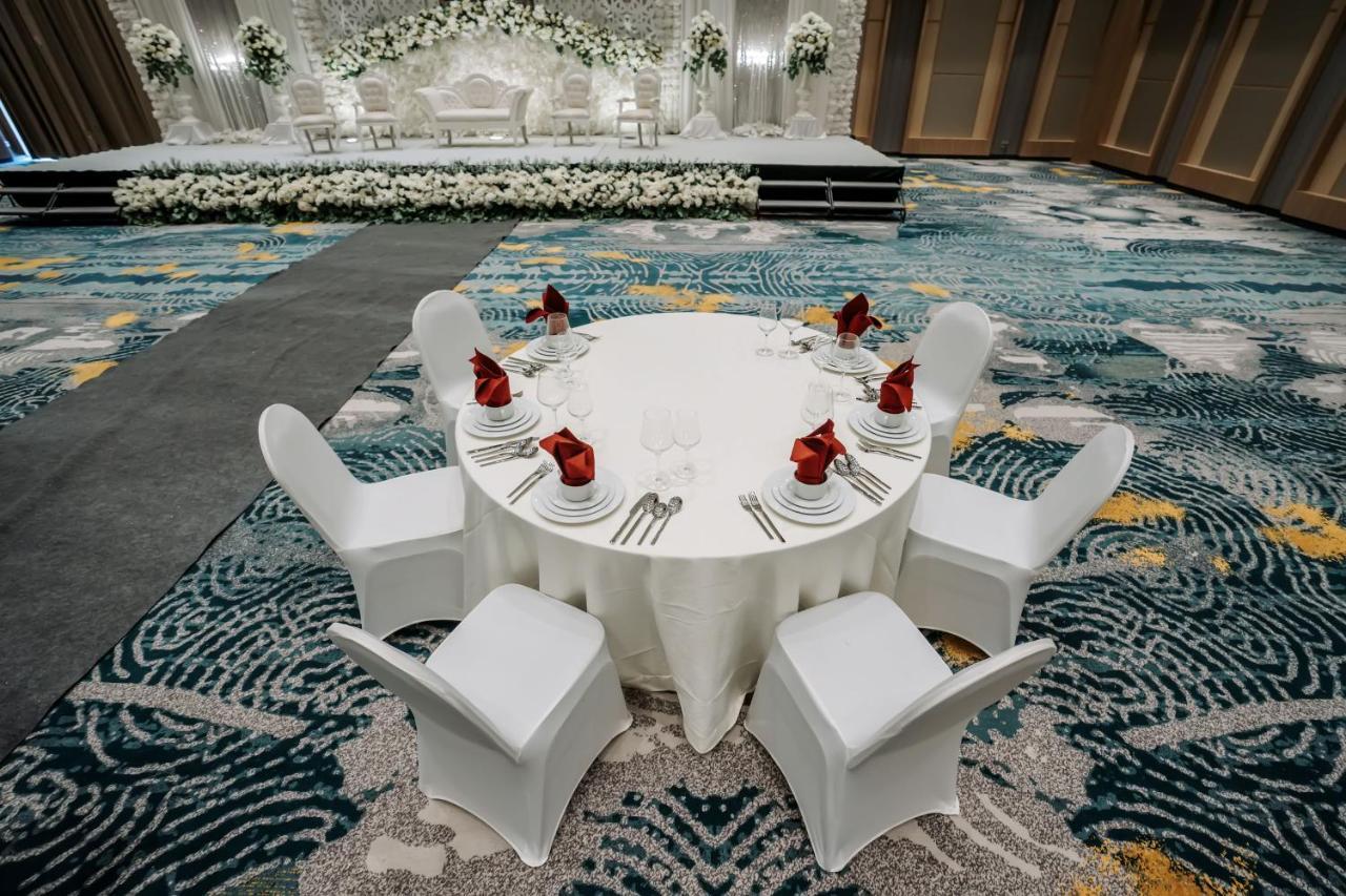 Luwansa Hotel&Convention Center Manado Buitenkant foto