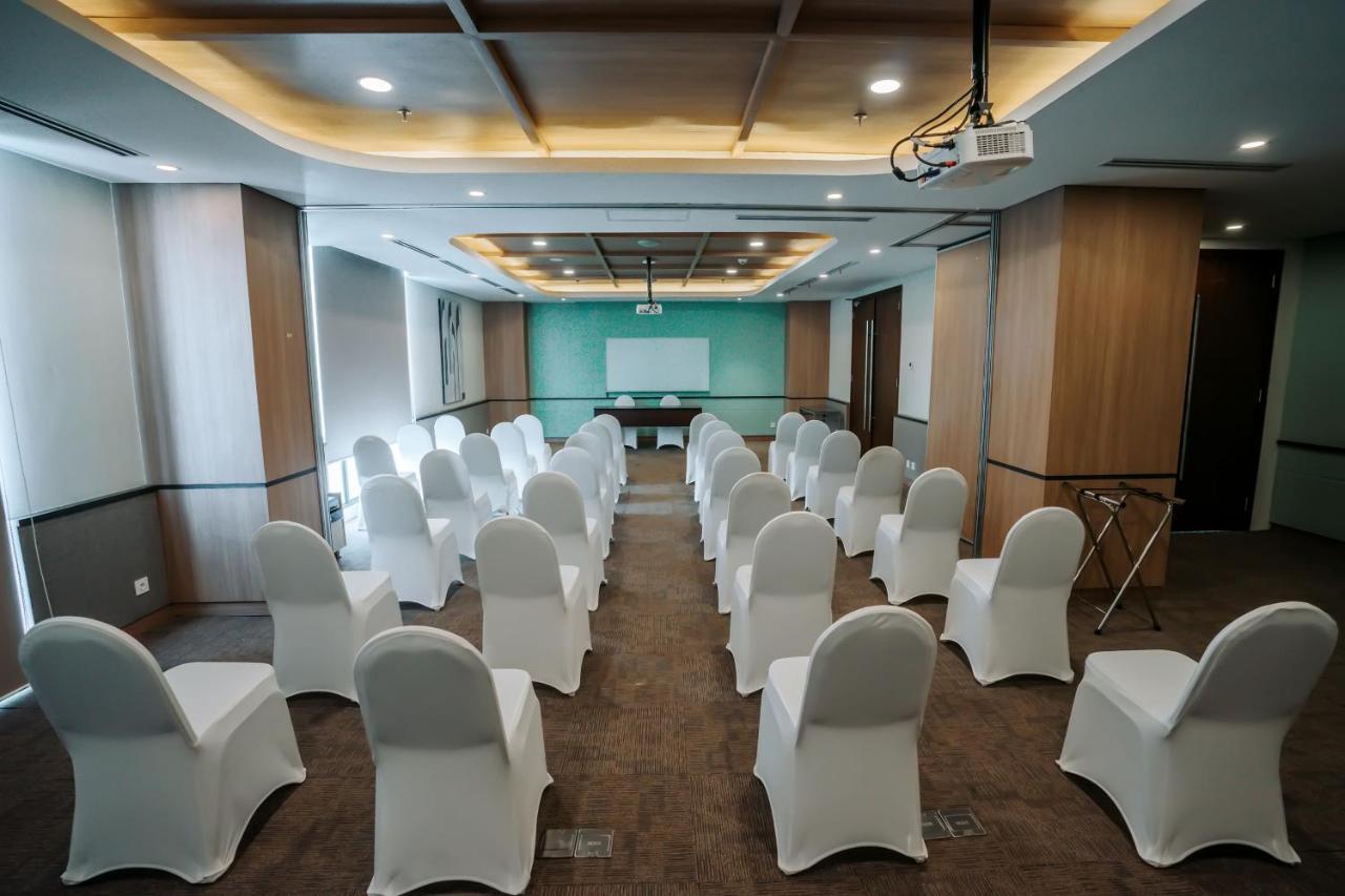 Luwansa Hotel&Convention Center Manado Buitenkant foto