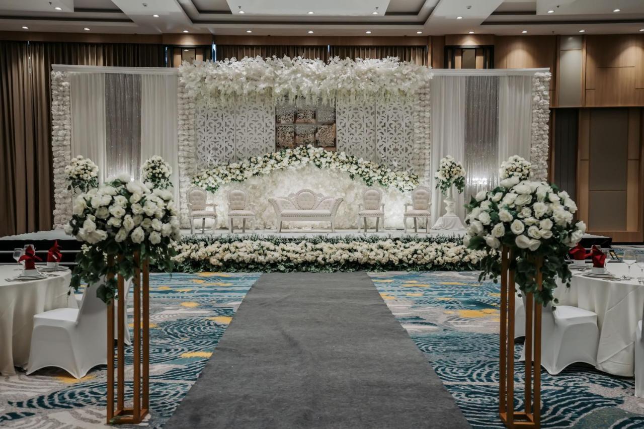 Luwansa Hotel&Convention Center Manado Buitenkant foto