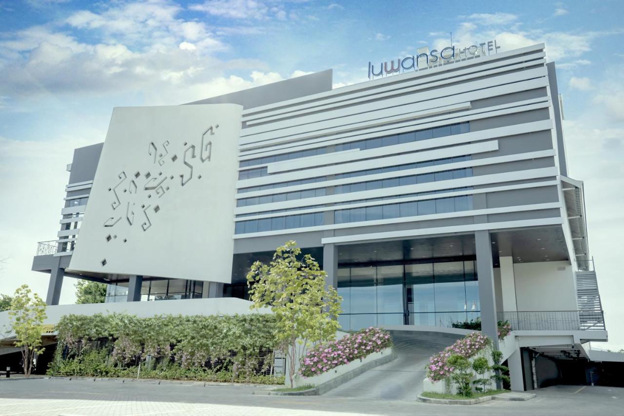 Luwansa Hotel&Convention Center Manado Buitenkant foto
