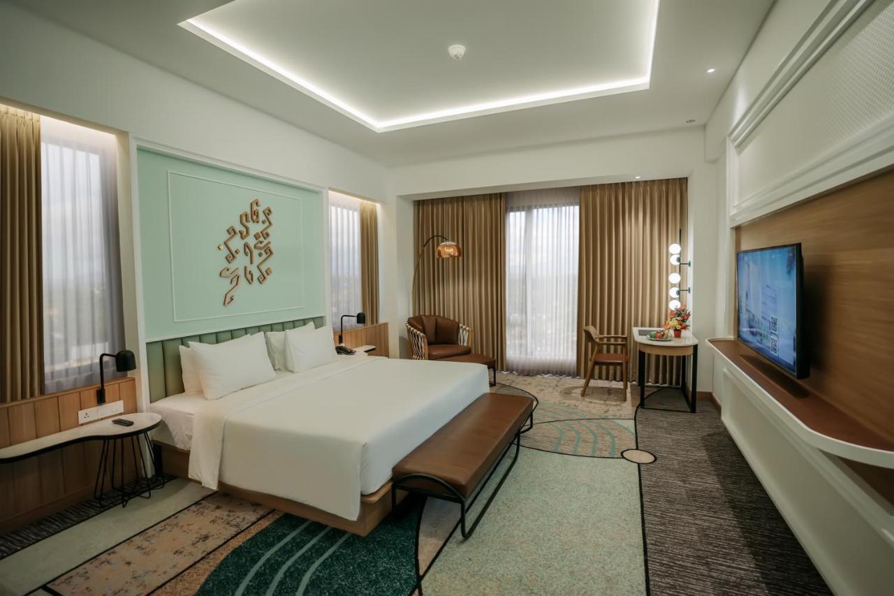 Luwansa Hotel&Convention Center Manado Buitenkant foto