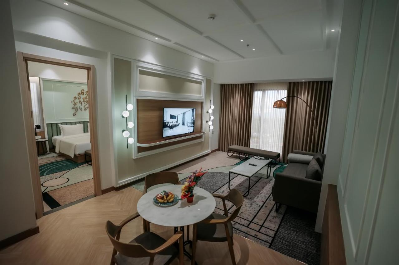 Luwansa Hotel&Convention Center Manado Buitenkant foto