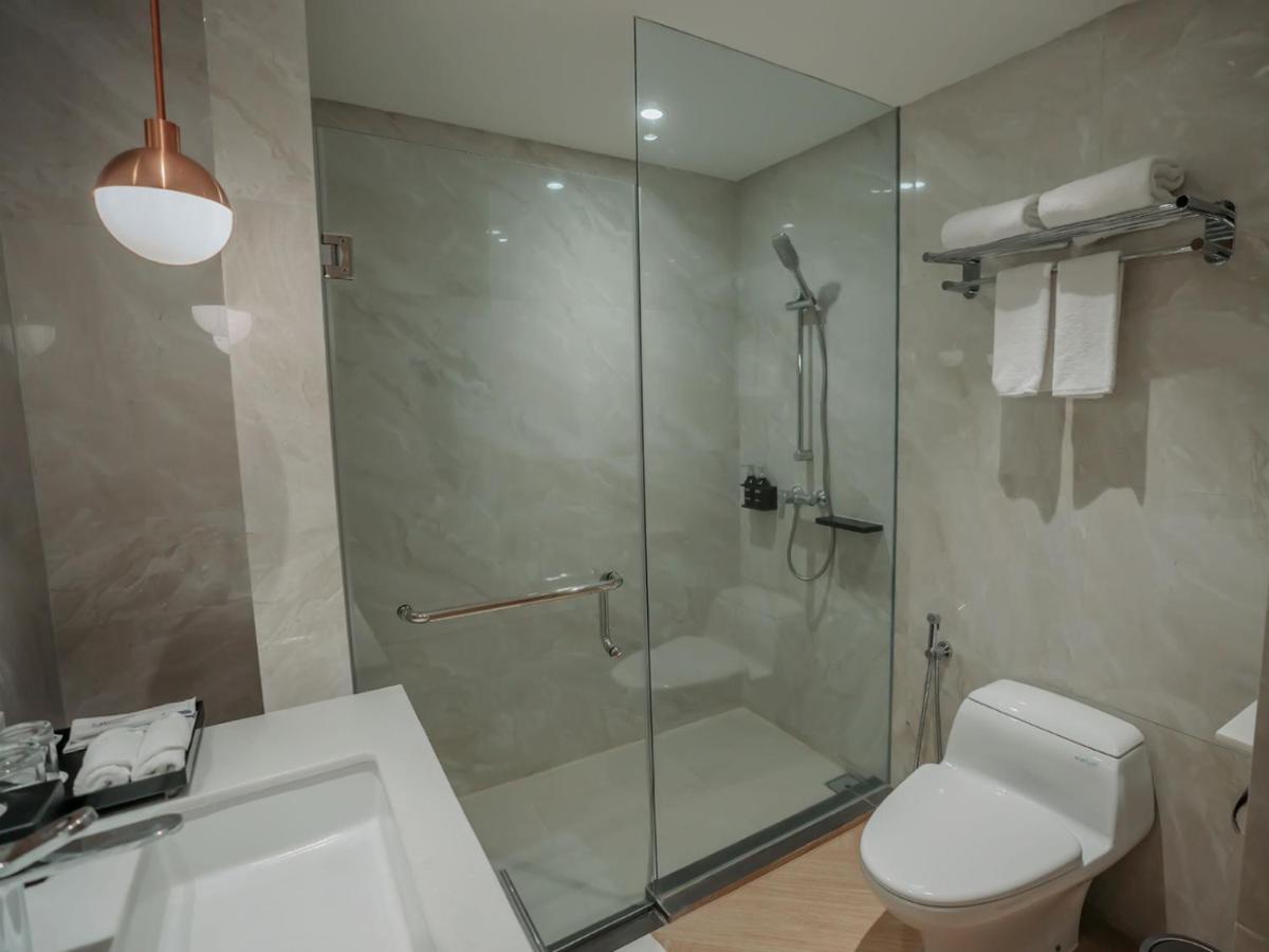Luwansa Hotel&Convention Center Manado Buitenkant foto