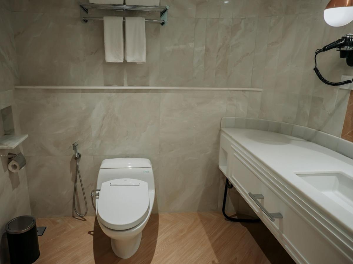 Luwansa Hotel&Convention Center Manado Buitenkant foto